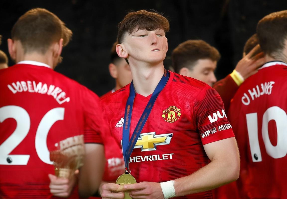 曼联续约马奎尔放弃卡塞米罗，胖虎因状态下滑与停赛危机未来成疑